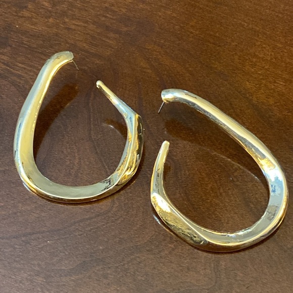 Curvy “J” Earring - Picture 1 of 4